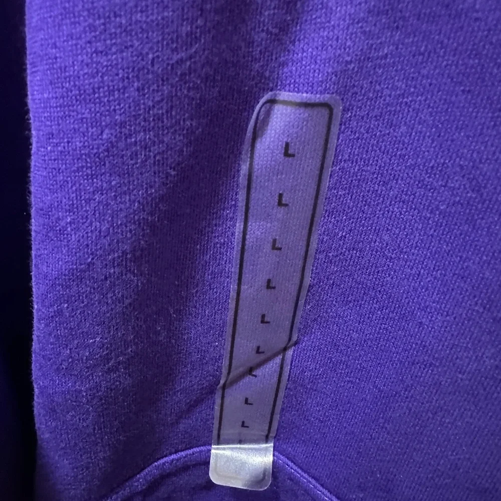 Nike Purple Sweatshirt with Unique Graphic Mens Size L. NEW‎